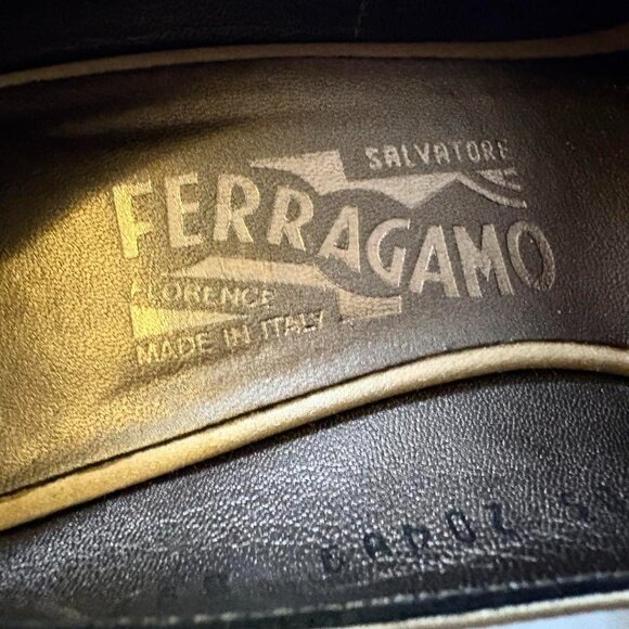 Elegant Salvatore Ferragamo Satin Heel - Picture 7 of 8